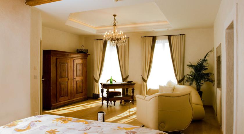 Фото 
Comfortable houseboat
