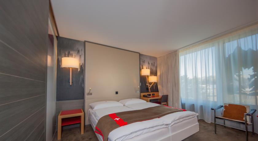 
12 Revay Hotel
