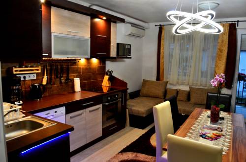 Фото 
Dorina Wellness Apartman
