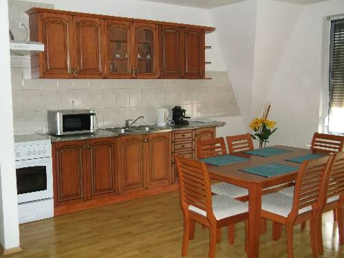 Фото 
Hullám Apartman
