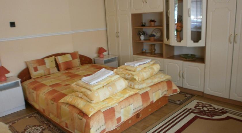 
Green Park Apartment
