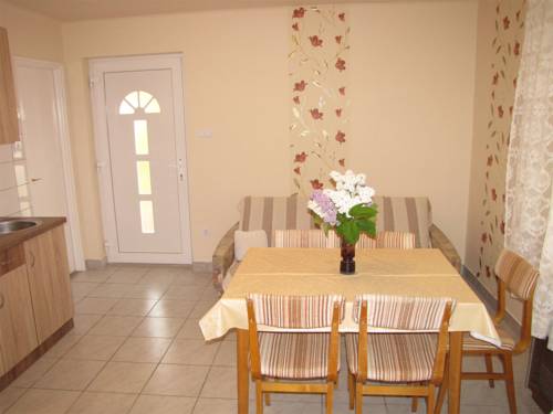 
Apartman Virág
