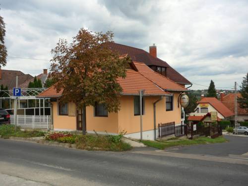 Фото 
Félhold Apartman
