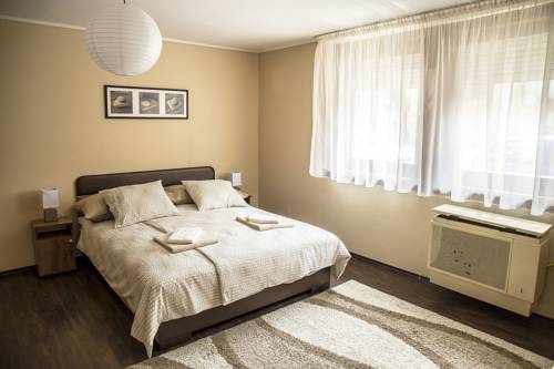 Фото 
Nefelejcs Apartmanház
