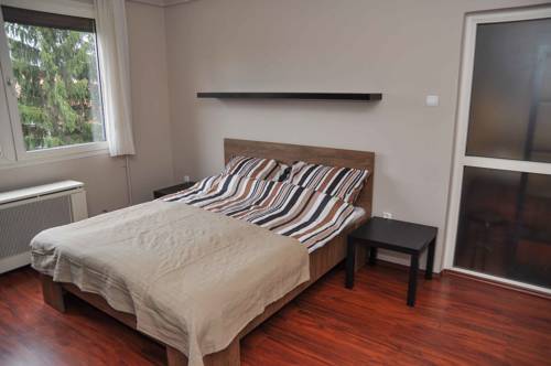 Фото 
Ország Apartmanház
