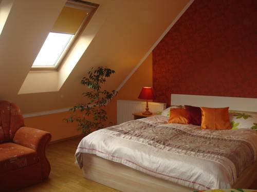 Фото 
Dorina Apartman
