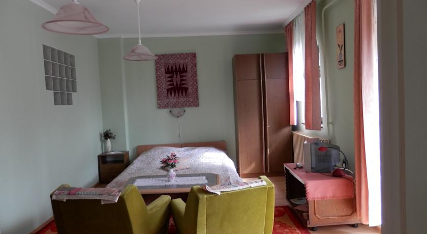 Фото 
Zsuzsi Apartman
