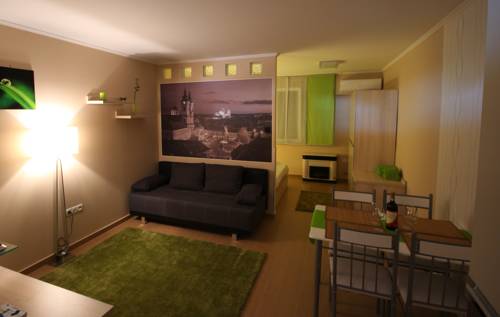 Фото 
Yellow House
