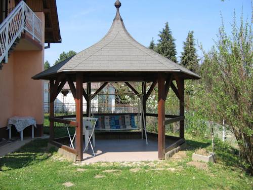 Фото 
Cafe Oh Lala Apartman
