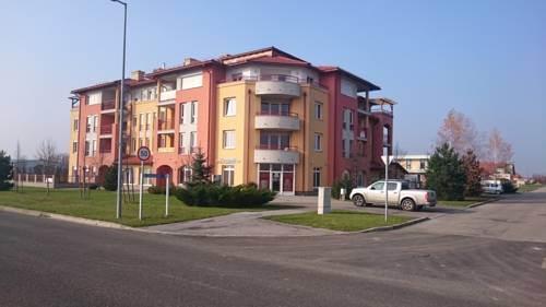 Фото 
Bogi Apartman
