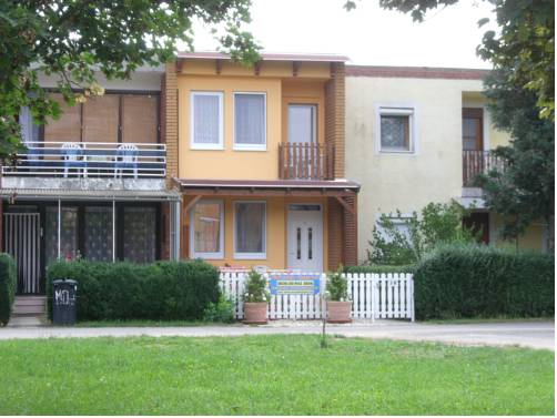 Фото 
Klassz Apartmanház
