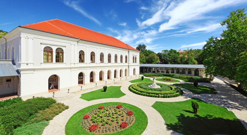 Фото 
Tisza Corner Hotel
