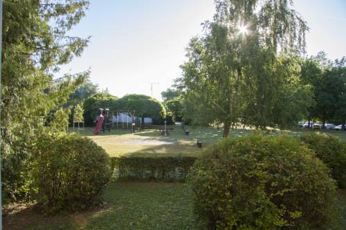 Фото 
Nyirfa Apartmanház
