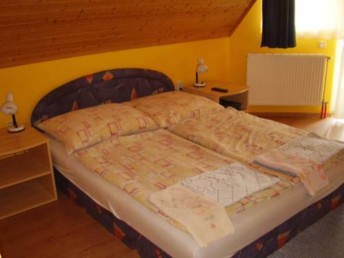 Фото 
Pleiveisz Apartman
