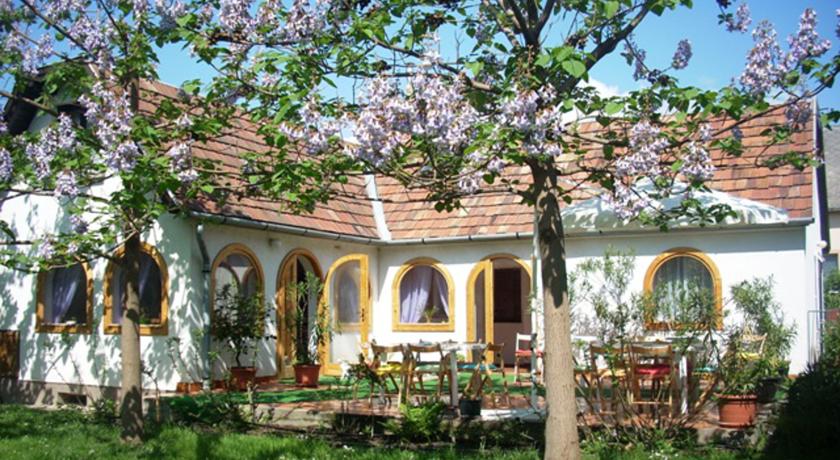 Фото 
Anita Apartmanház Sárvár
