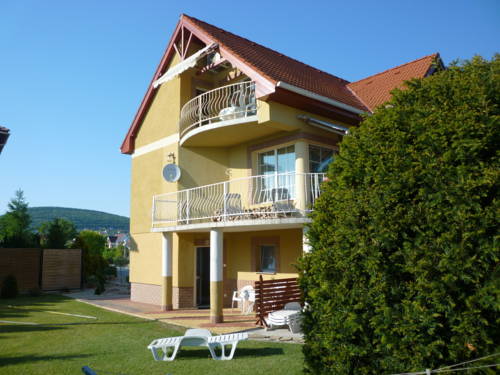 Фото 
Szatmár Apartman
