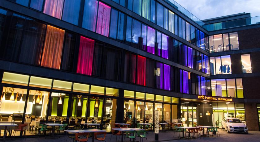 Фото 
Èva Panzio
