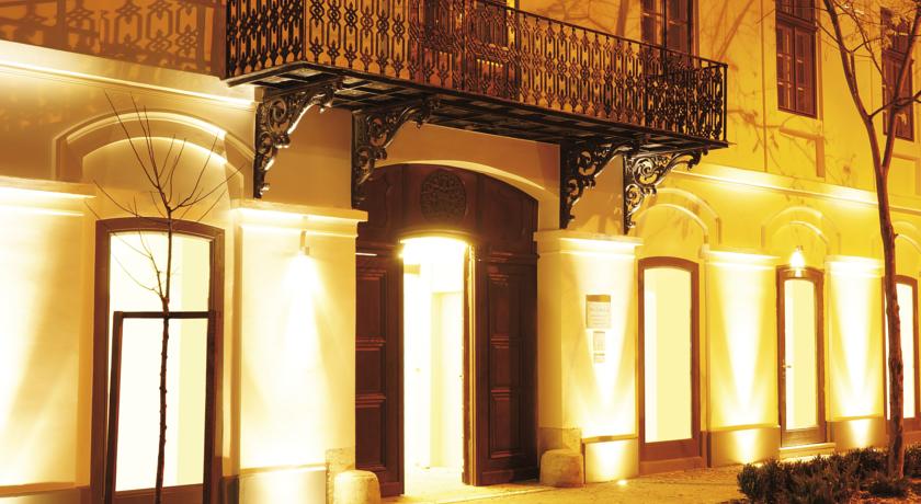 Фото 
Hotel Viktória
