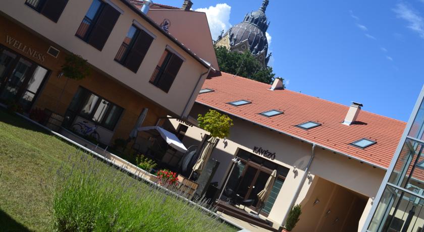 Фото 
Bözsi Apartman
