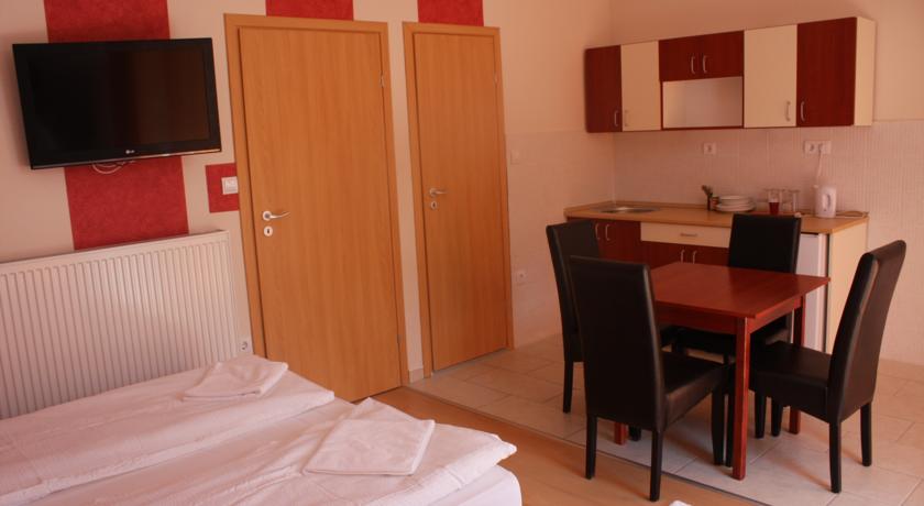 Фото 
Kondics Apartmanház
