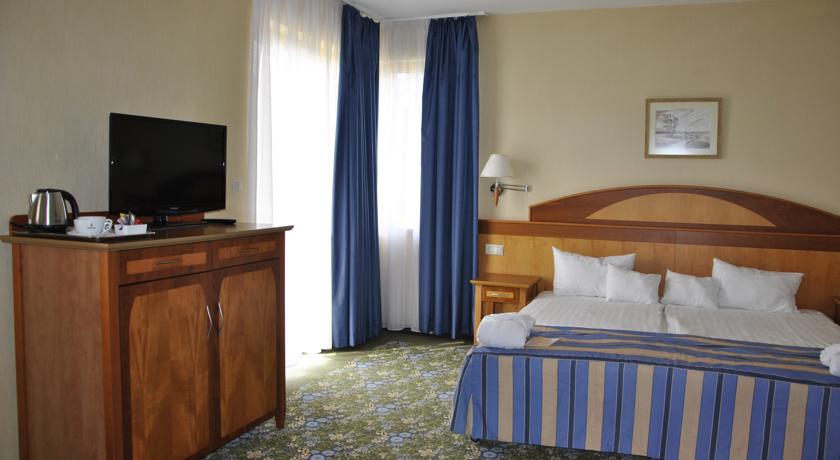 Фото 
Dorcas Center & Camping
