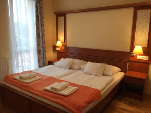 Фото 
Teátrum Panzió és Étterem
