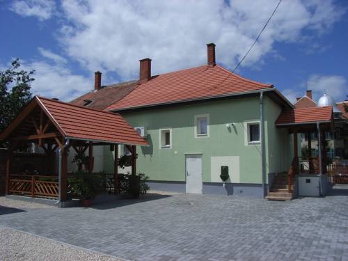 Фото 
Révész Hotel, Restaurant and Rosa Spa
