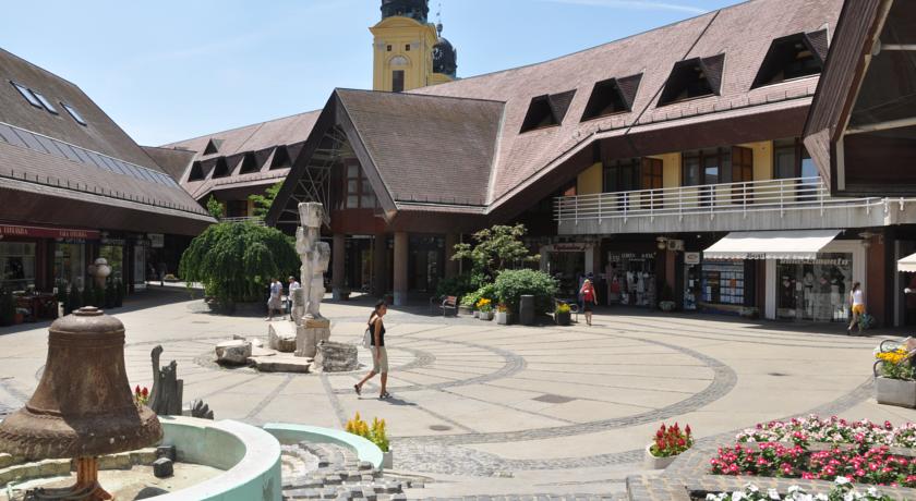 Фото 
Vinosseum Bor- és Apartmanház
