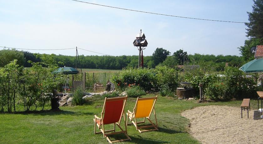 Фото 
Fecskefeszek Vendeghaz
