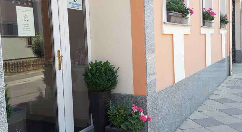 Фото 
Harmony Apartman
