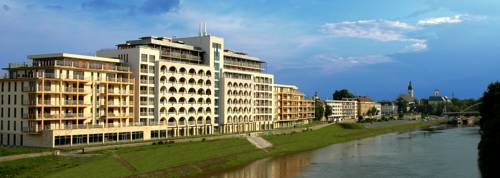 Фото 
Fehér Hintó
