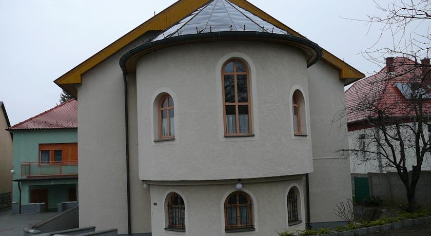 Фото 
Suri Bau Apartman
