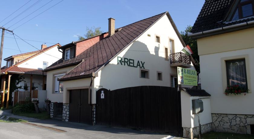 
Fiáker Panzió
