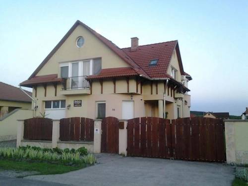 
Prémium Wellness Apartman Budapest AirPort
