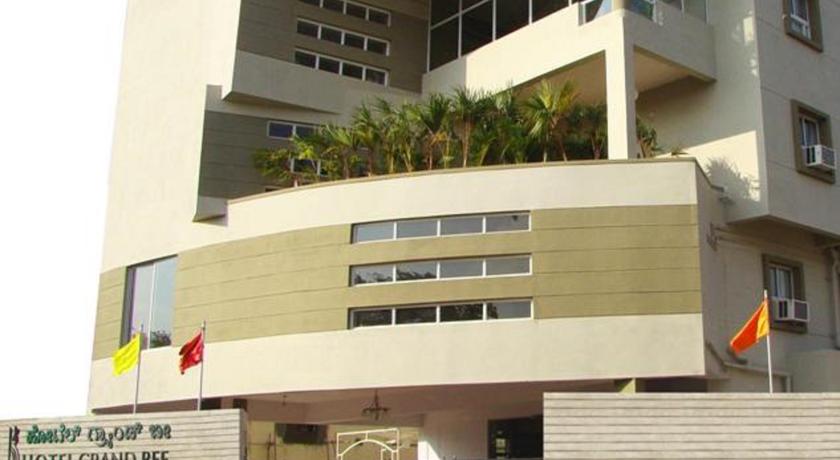 Фото 
Om Niwas Suite Hotel
