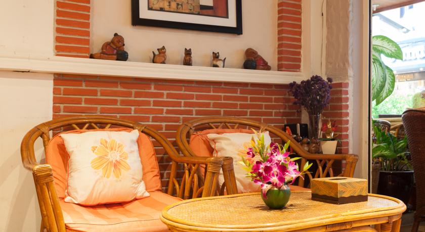 Фото 
Karon Sunshine Guesthouse & Bar
