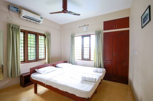 Фото 
Gosavi Guest House
