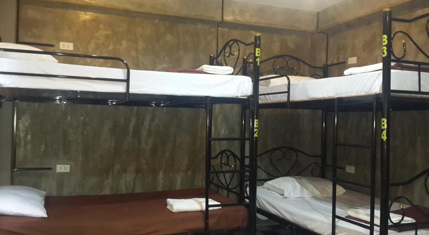 Фото 
Kata Beach Homestay
