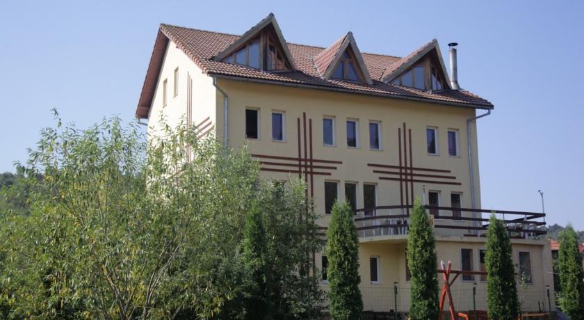 Фото 
Pensiunea Arinul
