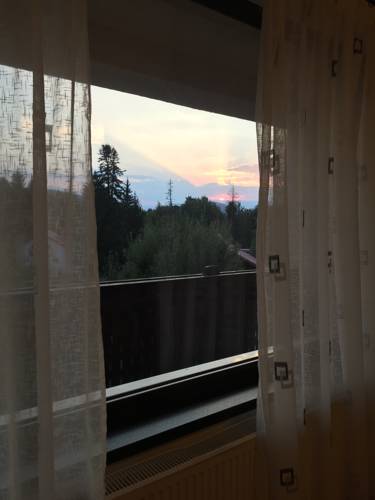 Фото 
Pensiunea La Plopii Fara Sot
