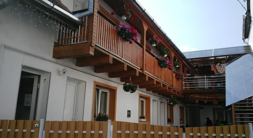 Фото 
White Studio
