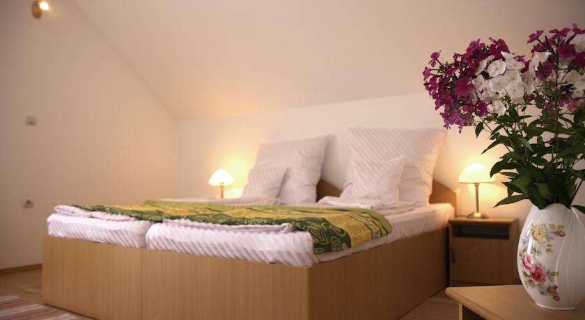 Фото 
Hotel Queen
