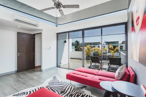 Фото 
Town House in Laguna Park (56-50)
