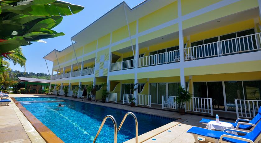 Фото 
Phuket Airport Sonwa Resort
