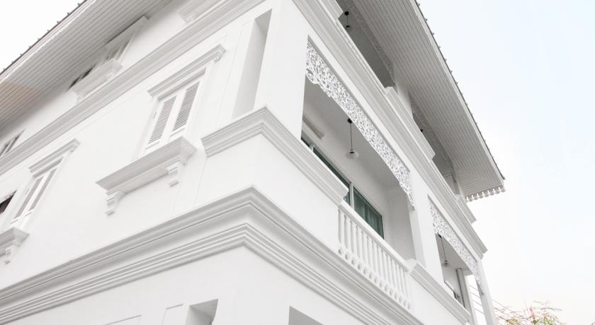 
Dharasom&#39; s Colonial House
