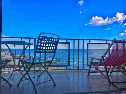 Фото 
Ambassador Hotel
