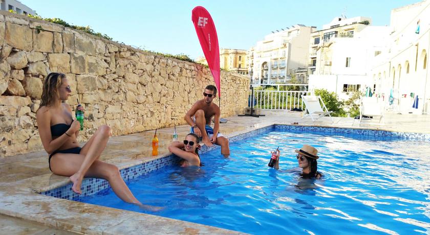 Фото 
Grand Harbour Hotel
