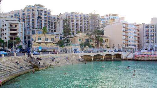 Фото 
Valletta Bishop Apartment

