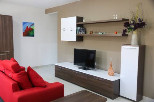 Фото 
Tritons Court
