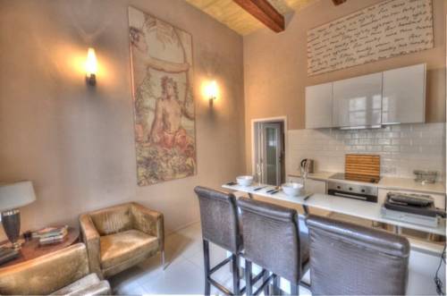 Фото 
San Antonio Guesthouse
